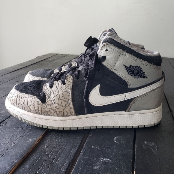 Nike Air Jordan 1 Boys Youth 6 6Y Mid Grey Elephant Toe Black White Sneaker